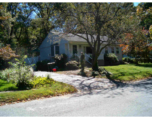 42 Wescroft Road Reading, MA 01867 - Photo 3 of 3 Gallery Image 3