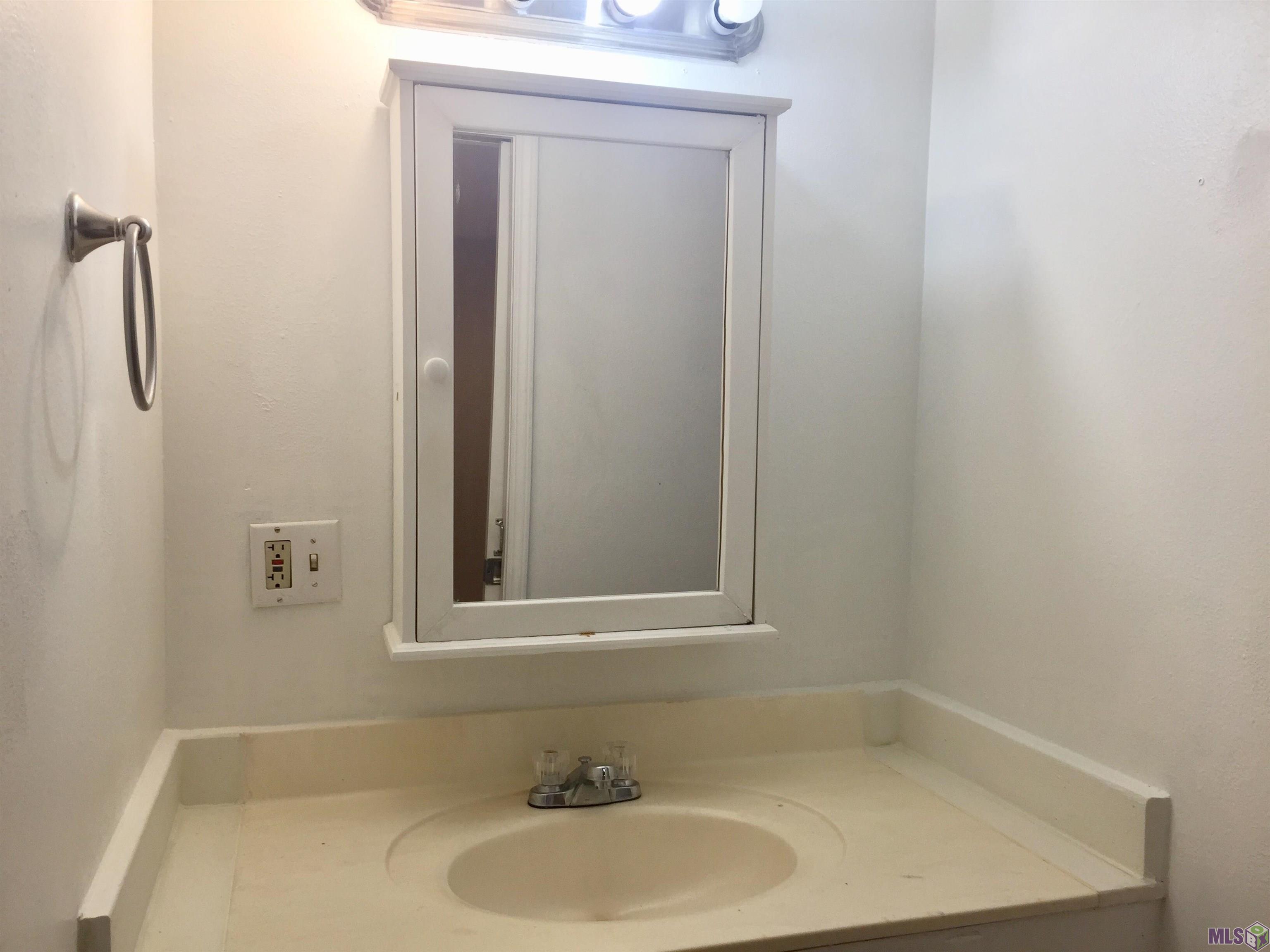 879 South Eugene Street, Unit 4 Baton Rouge, LA 70806 - Photo 14 of 39 Ensuite bathroom in 2nd Bedroom Unit 3