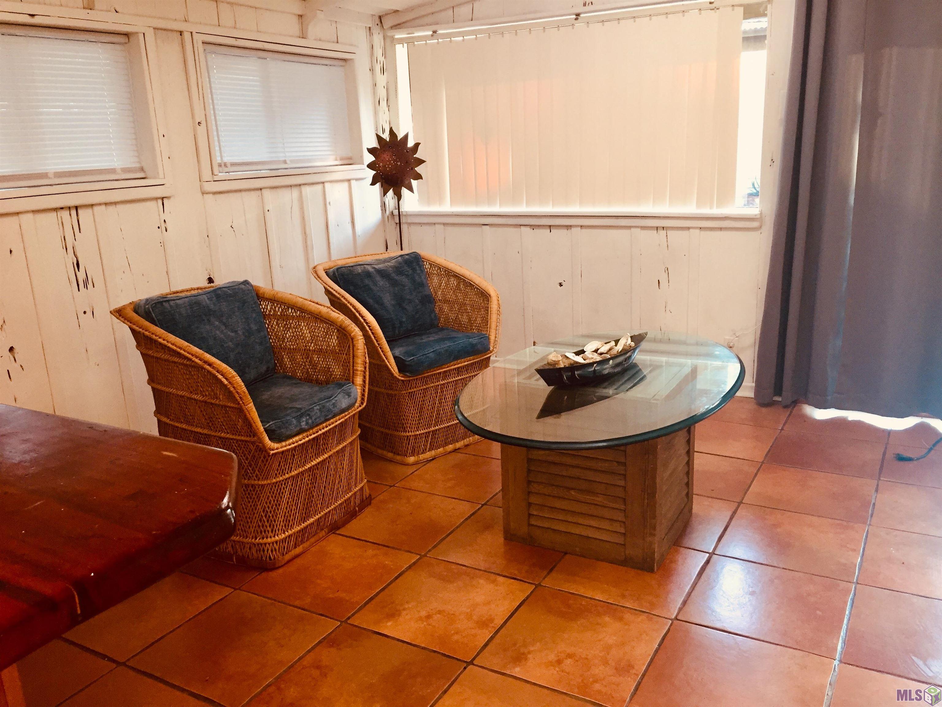 879 South Eugene Street, Unit 4 Baton Rouge, LA 70806 - Photo 20 of 39 Living Room unit 4