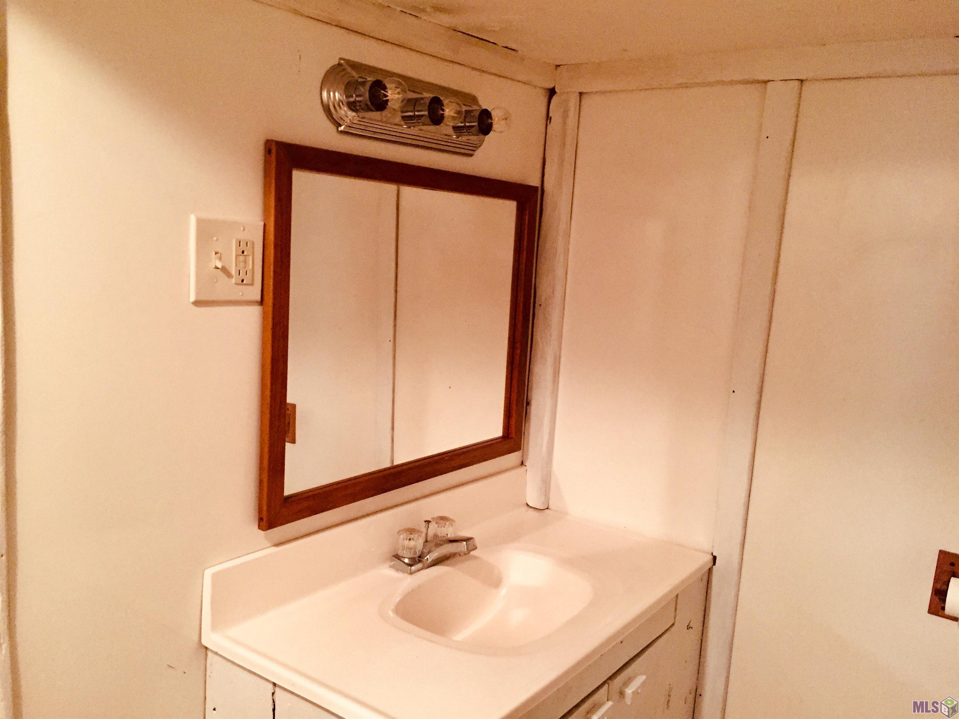 879 South Eugene Street, Unit 4 Baton Rouge, LA 70806 - Photo 24 of 39 New Vanity Unit 4