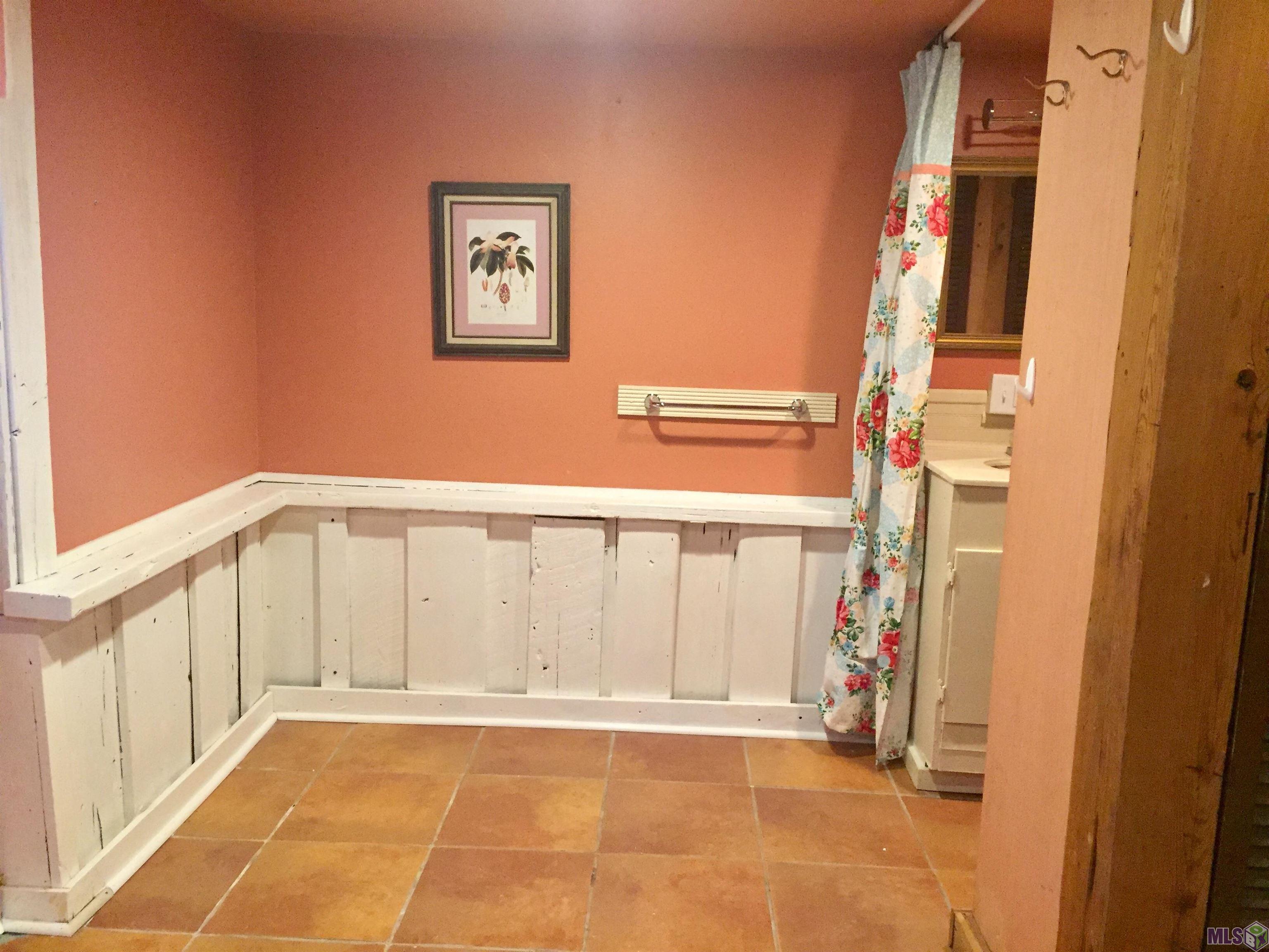 879 South Eugene Street, Unit 4 Baton Rouge, LA 70806 - Photo 8 of 39 Sitting area by bathroom unit 3