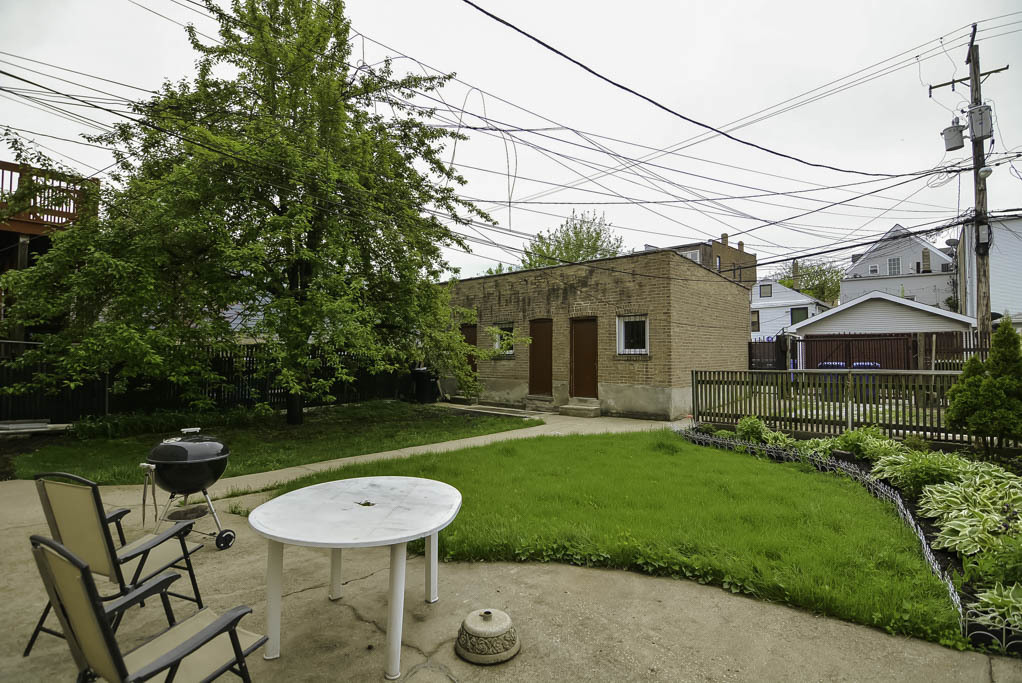 2145 West Chicago Avenue, Unit 2 Chicago, IL 60622 - Photo 19 of 19 a front view of a house with garden