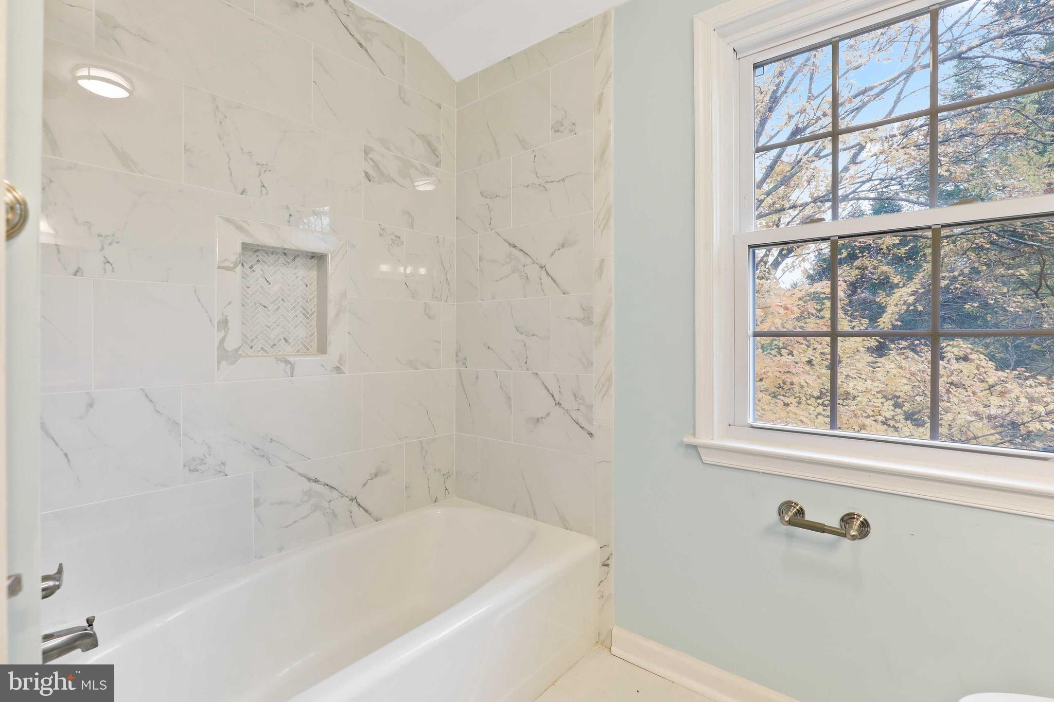 9501 Falls Road Potomac, MD 20854 - Photo 38 of 55 Bathroom