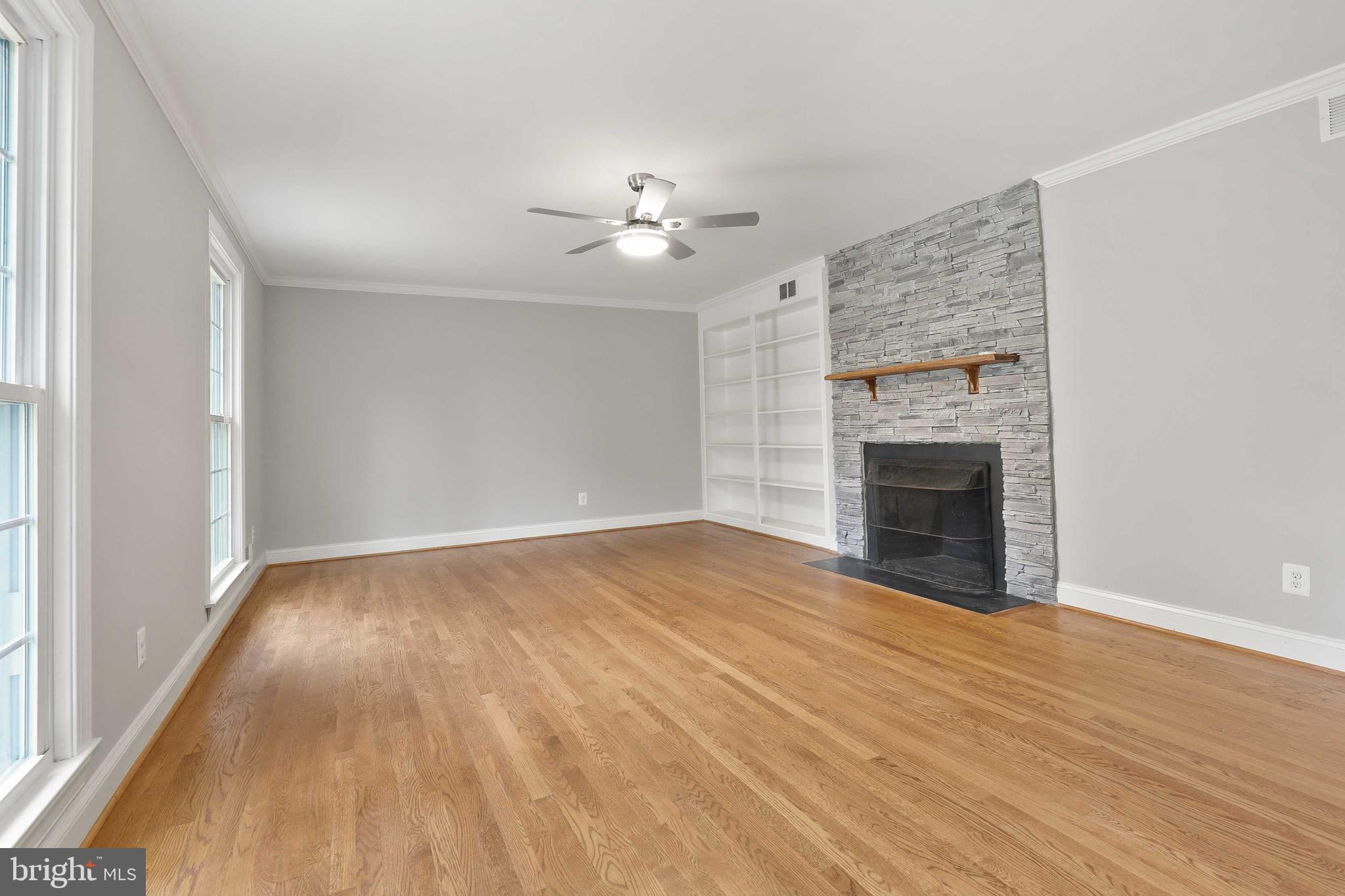 9501 Falls Road Potomac, MD 20854 - Photo 8 of 55 Living Room