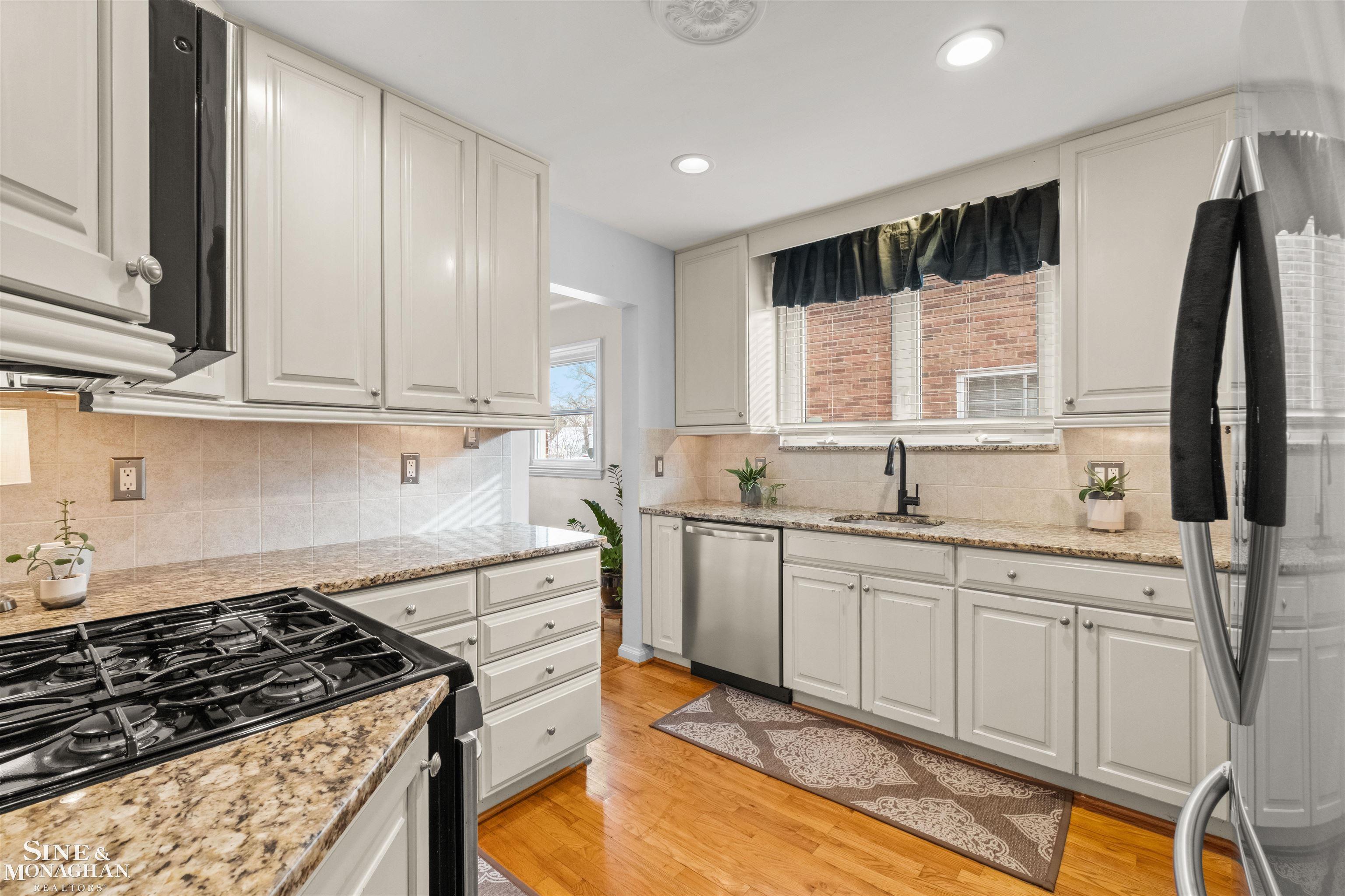 407 Kerby Road Grosse Pointe Farms, MI 48236 - Photo 8 of 44