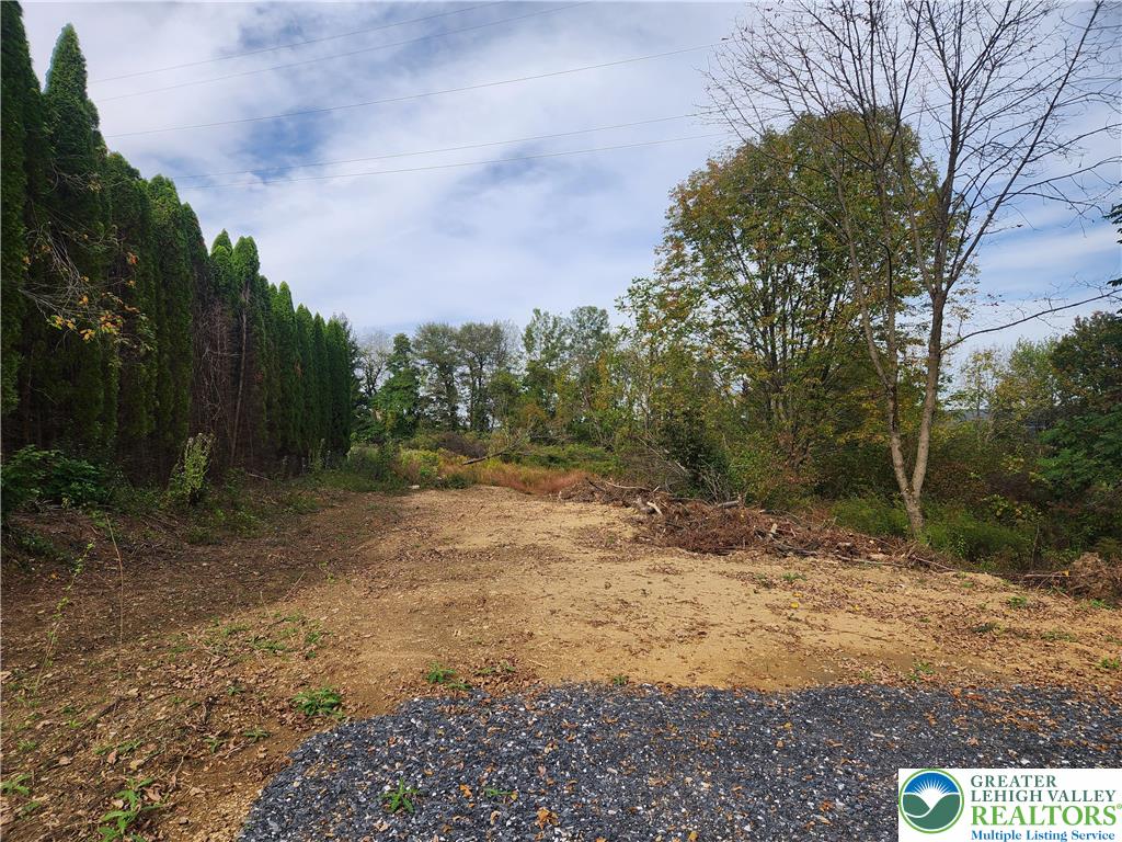 791 Point Phillips Road Bath, PA 18014 - Photo 2 of 4