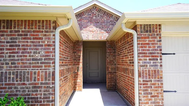 $1,900 | 807 Old Bluff Lane, Royse City, TX 75189
