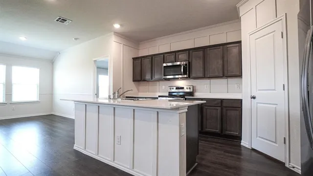 $1,900 | 807 Old Bluff Lane, Royse City, TX 75189