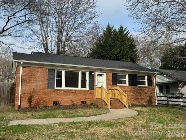 a view of a house with a yard in front of it