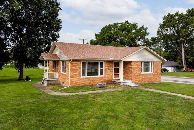 $385,000 | 911 Limit Street, Leavenworth, KS 66048