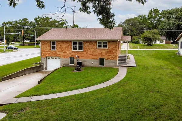 $384,500 | 911 Limit Street, Leavenworth, KS 66048