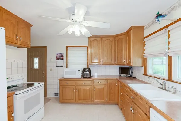 $384,500 | 911 Limit Street, Leavenworth, KS 66048