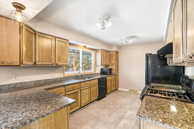 $339,900 | 6037 Aztec Trail, North Branch, MN 55056