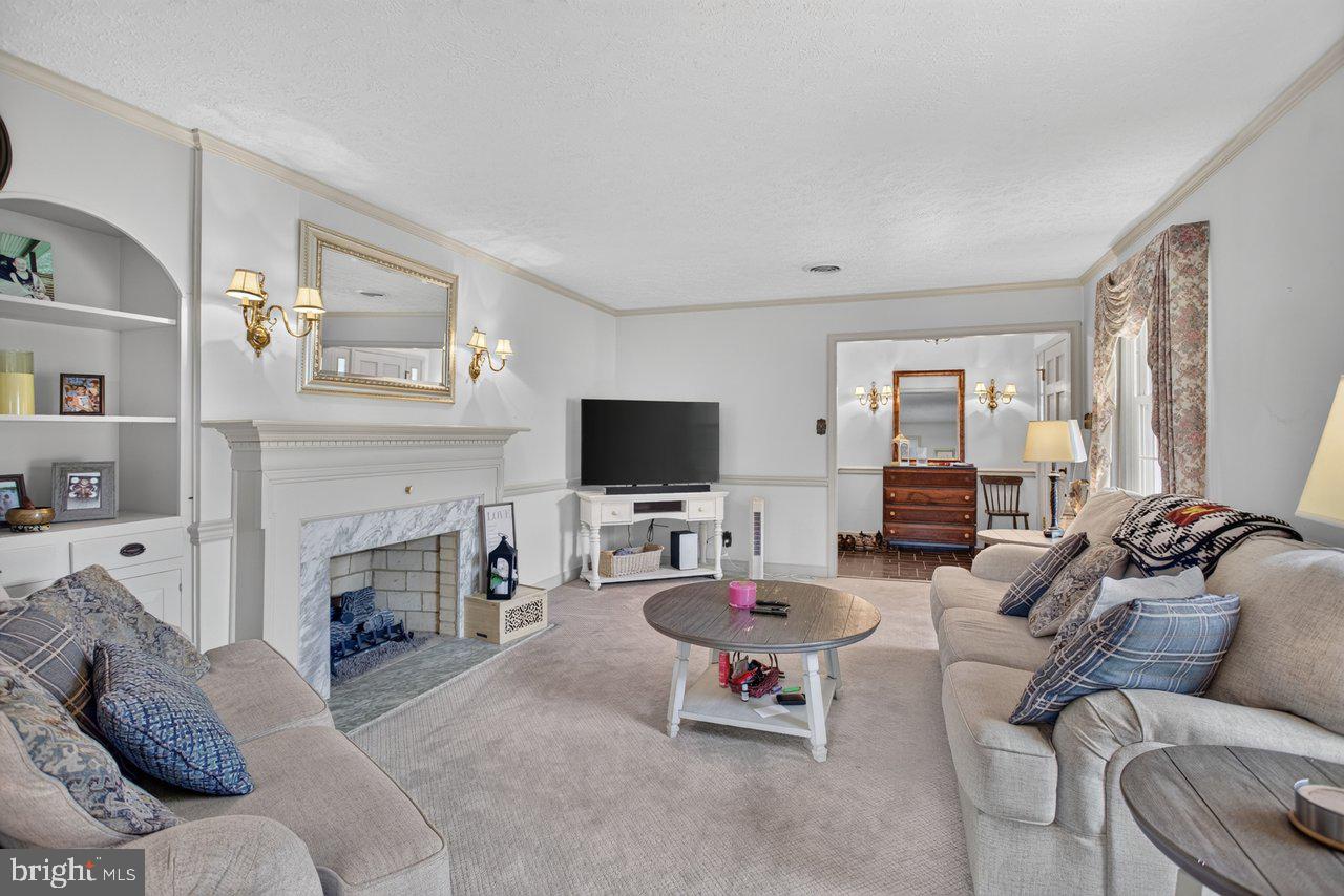 207 Circle View Road Luray, VA 22835 - Photo 8 of 74 Gallery Image 8