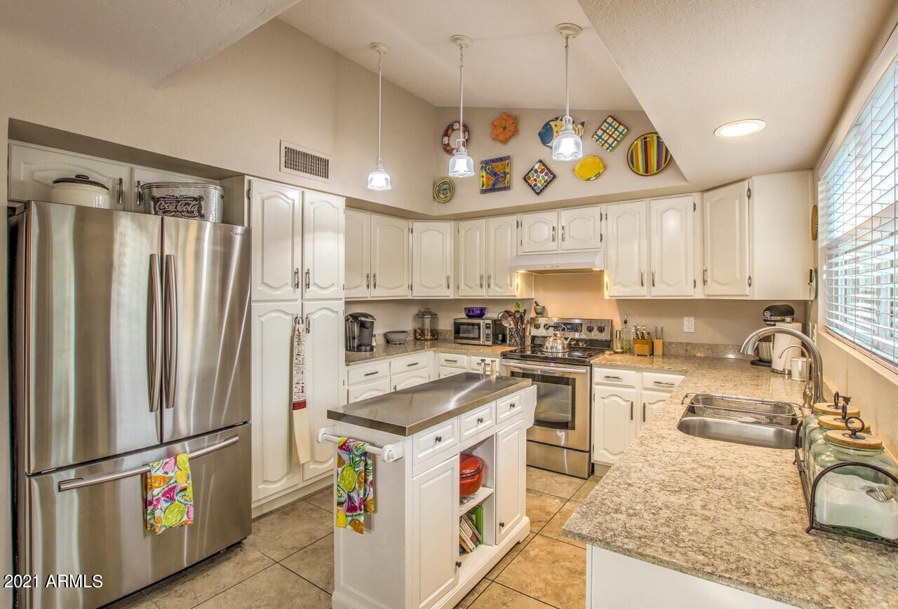 2753 East Rockledge Road Phoenix, AZ 85048 - Photo 5 of 27 RockledgeKitchen2