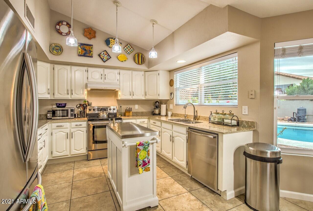 2753 East Rockledge Road Phoenix, AZ 85048 - Photo 7 of 27 RockledgeKitchen1
