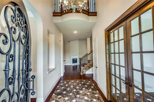 a view of entryway with a front door