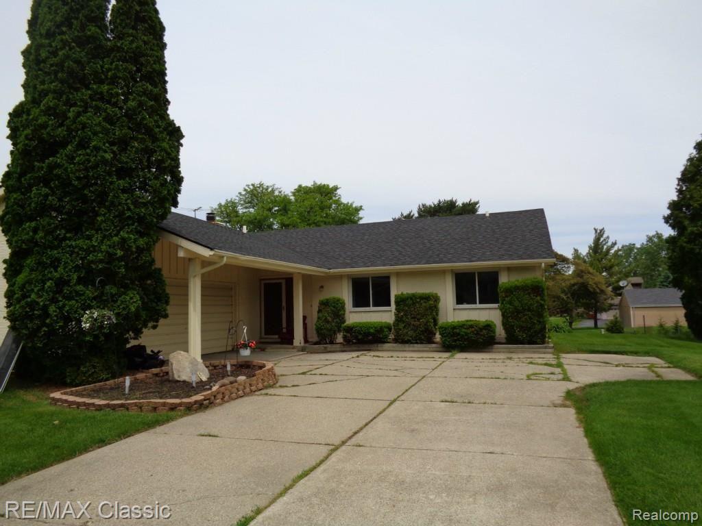 5218 Patrick Road West Bloomfield, MI 48322 - Photo 5 of 17 032.jpg