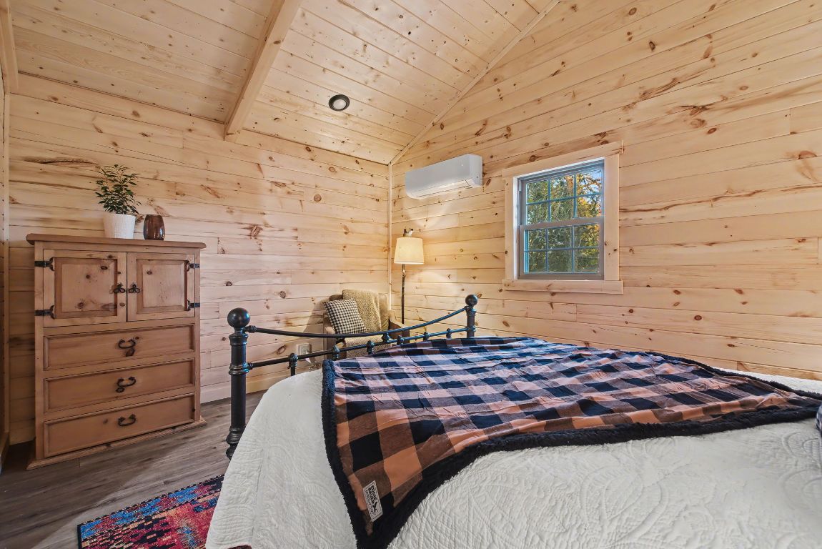 13510 County Road 3642 Kempner, TX 76539 - Photo 17 of 38 a bedroom with a bed and a dresser