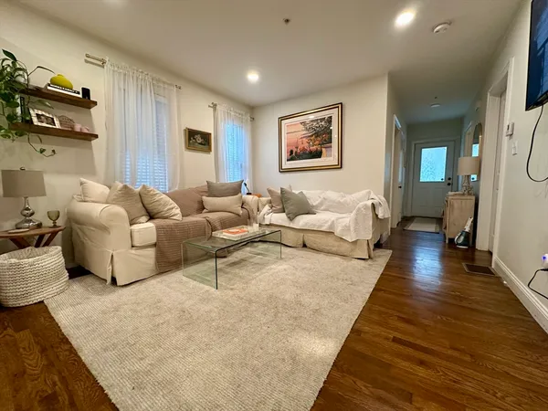 $3,500 | 19-21 Bellevue Street, Unit 2, Waltham, MA 02453