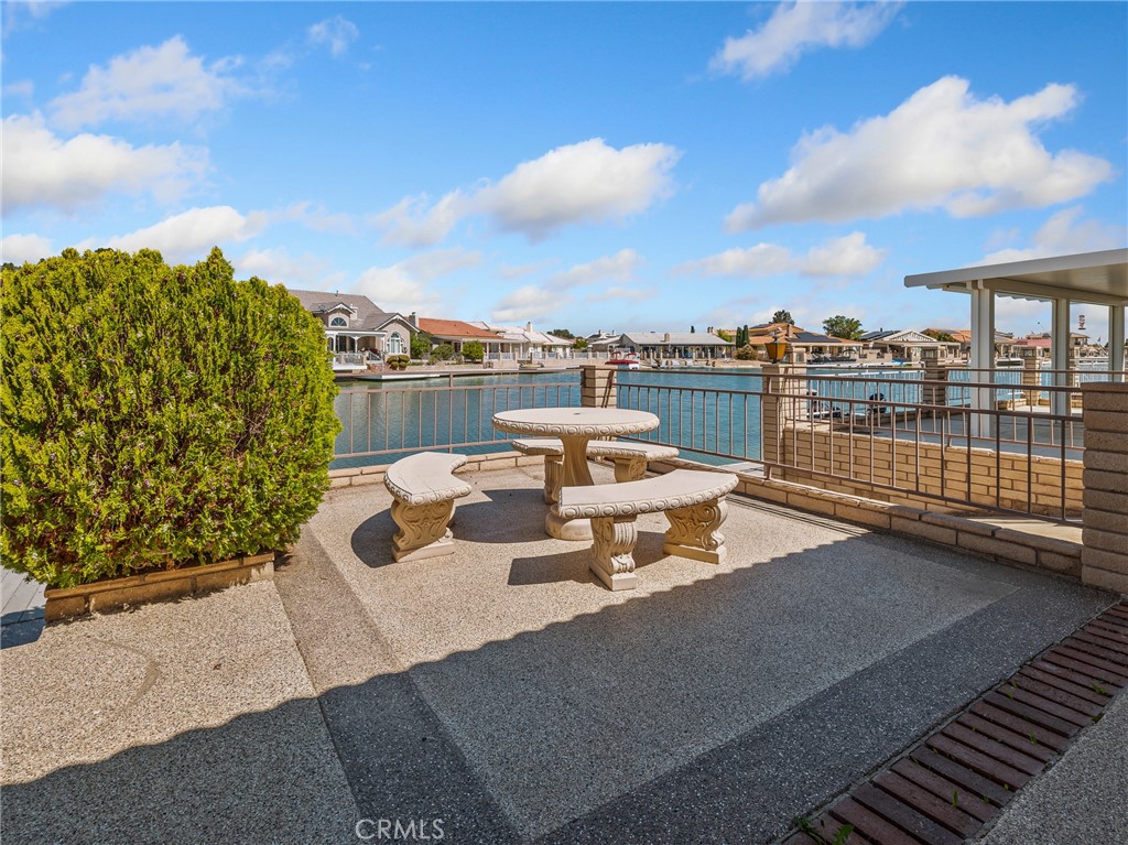 14484 Lighthouse Lane Helendale, CA 92342 - Photo 38 of 58 Patio set included
