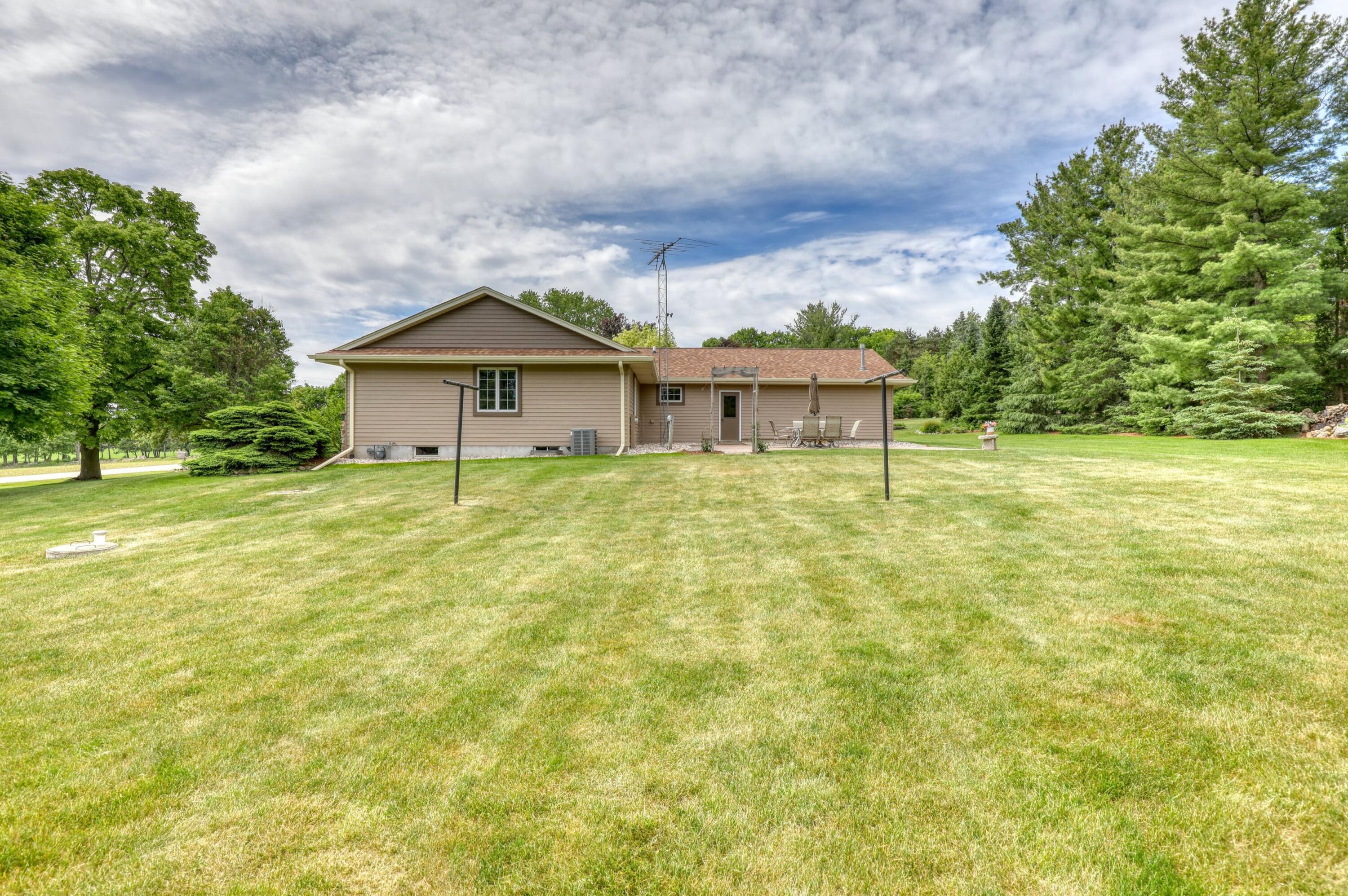 6715 Alpine Drive Addison, WI 53090 - Photo 58 of 59 Side Yard