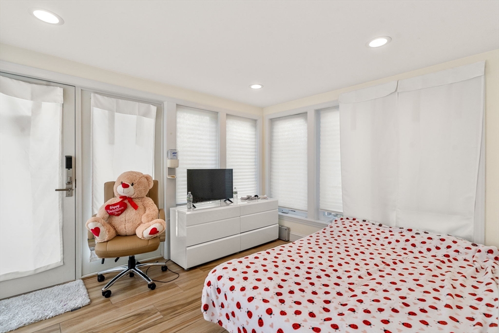 27 Hamilton Place Needham, MA 02494 - Photo 15 of 42
