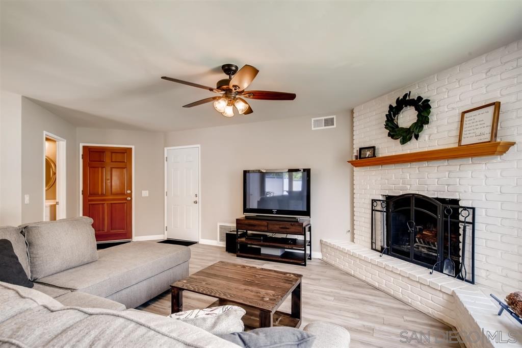 4119 Esperanza Way Oceanside, CA 92056 - Photo 3 of 25