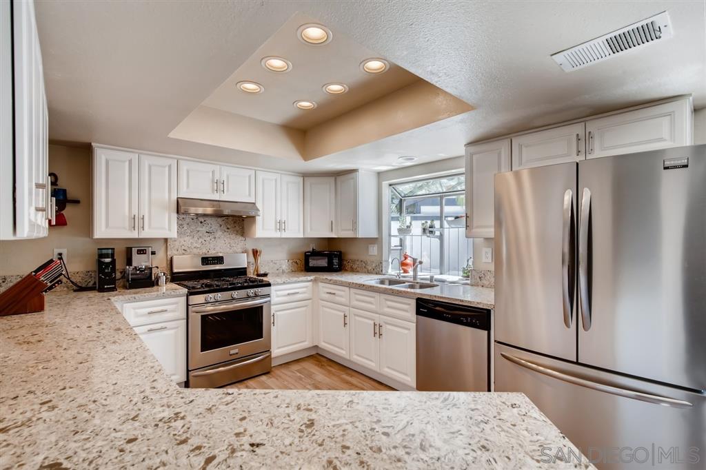 4119 Esperanza Way Oceanside, CA 92056 - Photo 7 of 25