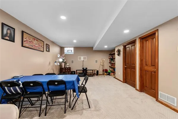 a view of a livingroom with furniture