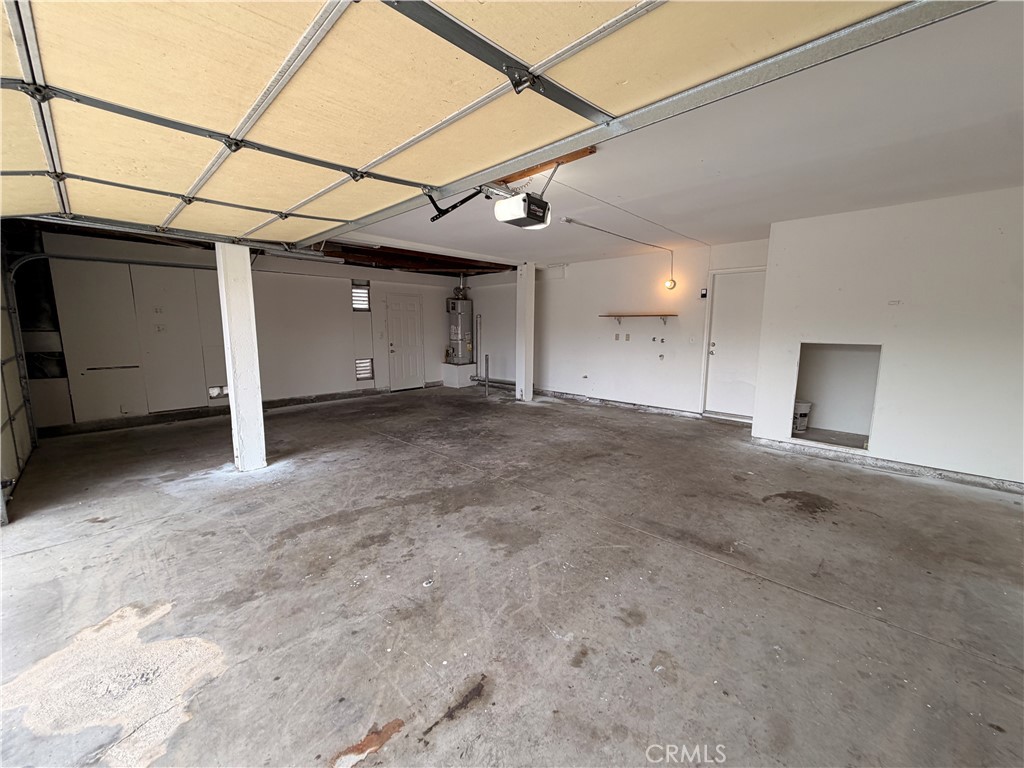 11341 Rancho La Brea Drive Riverside, CA 92505 - Photo 16 of 16 Garage
