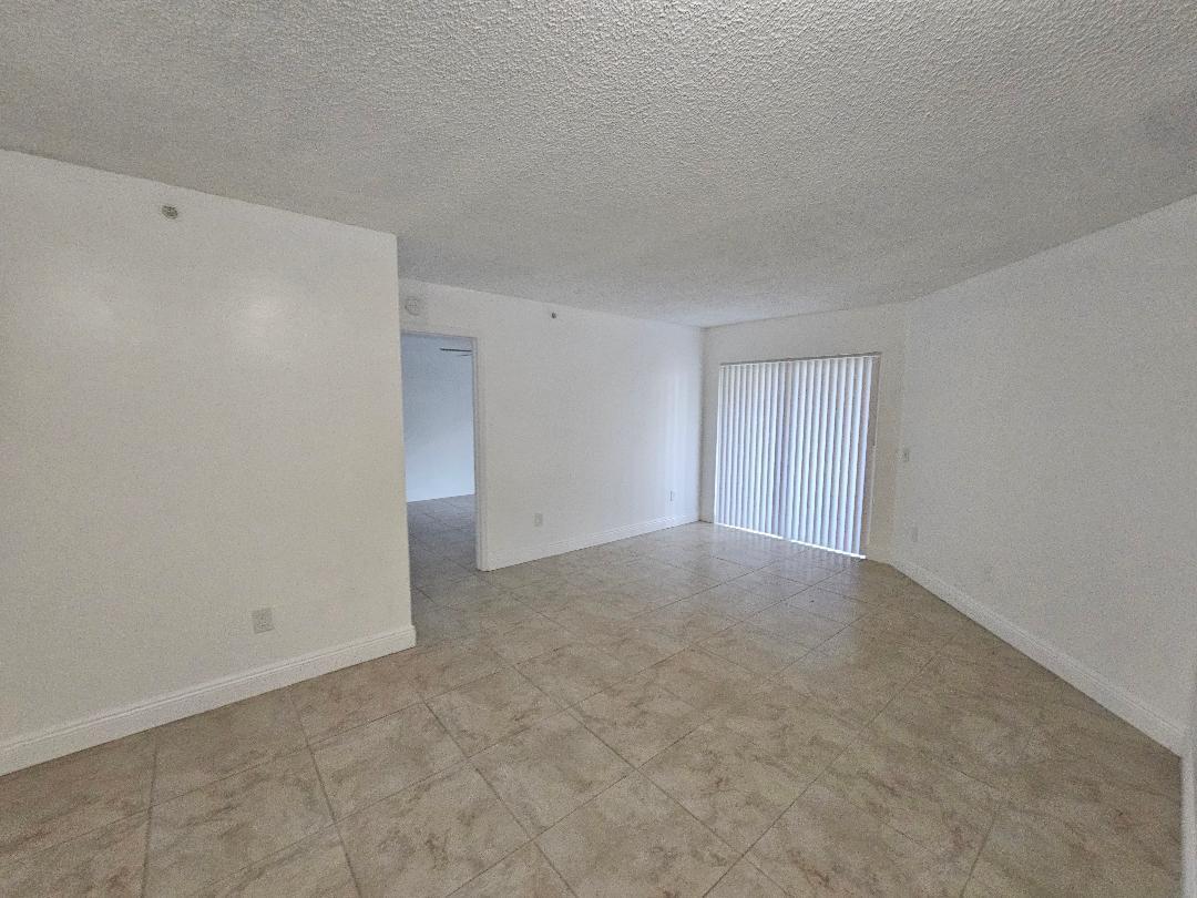 460 South Park Road, Unit 6207 Hollywood, FL 33021 - Photo 5 of 19 Living Area