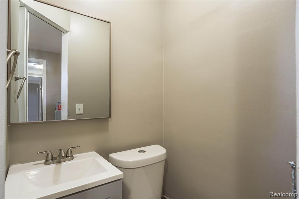 2930 Weaverton Rochester Hills, MI 48307 - Photo 8 of 21