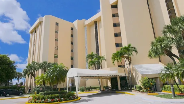 $219,000 | 7100 Radice Court, Unit 807, Lauderhill, FL 33319