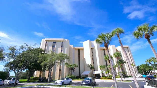 $219,000 | 7100 Radice Court, Unit 807, Lauderhill, FL 33319