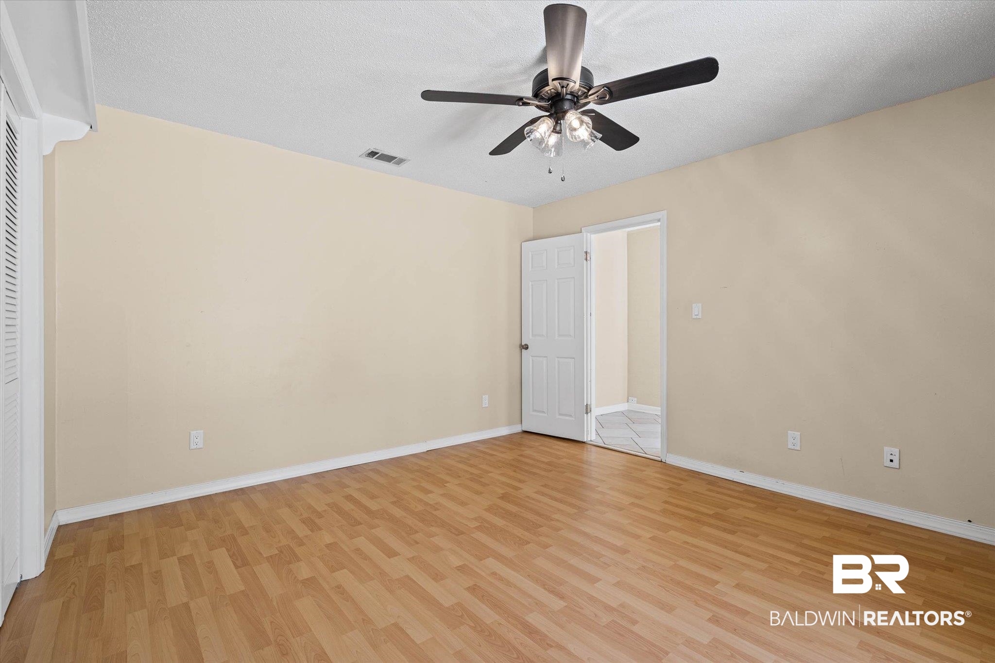 3724 Claridge Road South Mobile, AL 36608 - Photo 29 of 42 Unfurnished room featuring light wood finished floors, ceiling fan, and a textured ceiling
