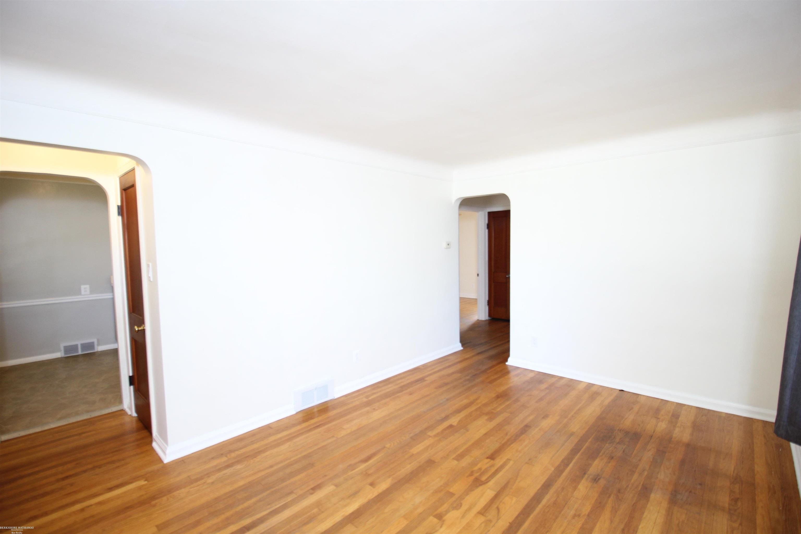 14840 Toepfer Road Eastpointe, MI 48021 - Photo 2 of 19 50155131-49d05809-e0f0-4c51-a3ba-1f1e608a42f1.JPG