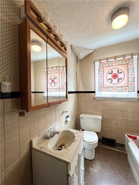 1673 Hancock Avenue Apollo, PA 15613 - Photo 16 of 30 Upper level bathroom.