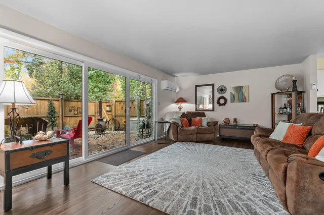 $250,000 | 1809 Alcan Drive, Unit 5, Menasha, WI 54952