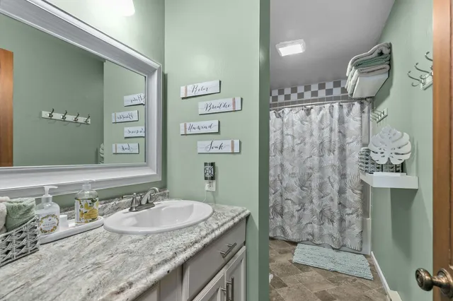 $250,000 | 1809 Alcan Drive, Unit 5, Menasha, WI 54952