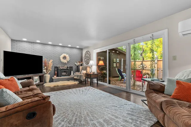 $250,000 | 1809 Alcan Drive, Unit 5, Menasha, WI 54952