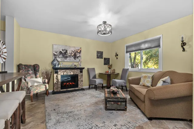 $250,000 | 1809 Alcan Drive, Unit 5, Menasha, WI 54952