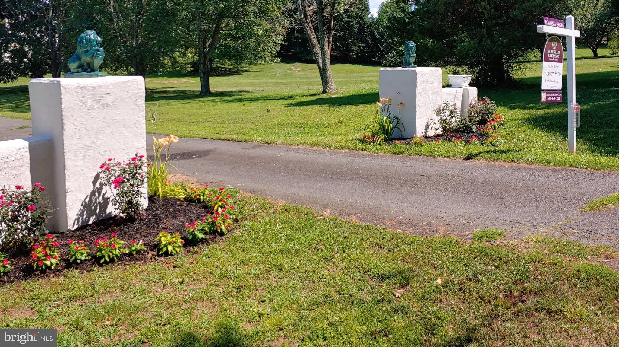 6635 Kelly Road Warrenton, VA 20187 - Photo 10 of 60 Beautiful entranceway with pillars