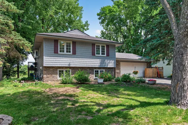 $409,900 | 10332 102nd Place North, Maple Grove, MN 55369
