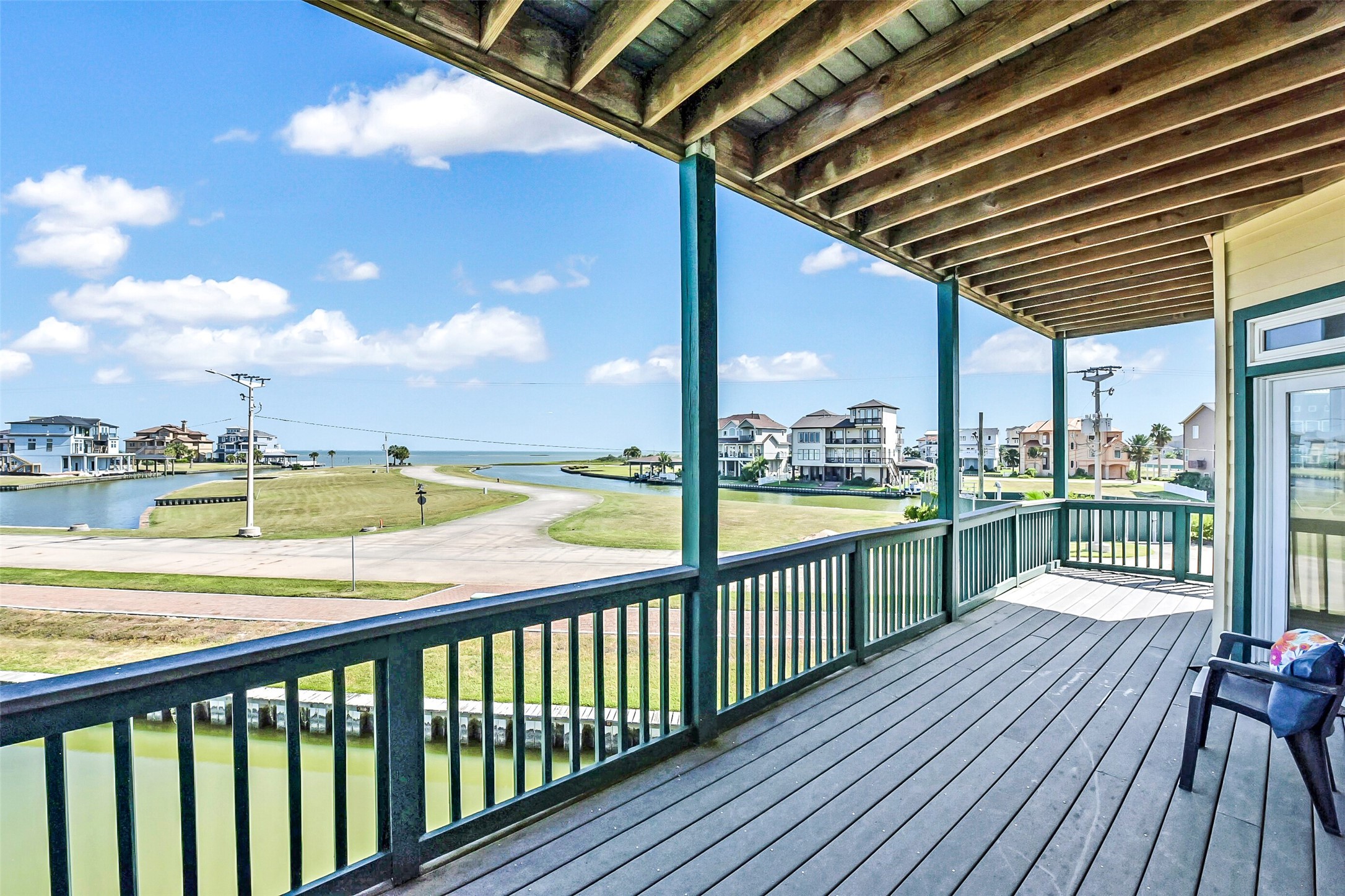 1 Loggerhead Hitchcock, TX 77563 - Photo 6 of 50 a view of a balcony with wooden floor