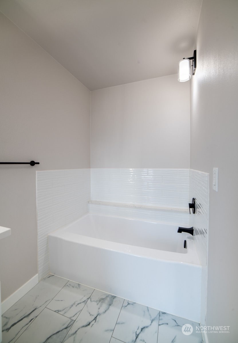 8216 Snohomish Road Blaine, WA 98230 - Photo 32 of 39