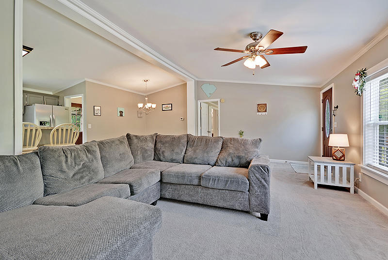2047 Highway 61 Ridgeville, SC 29472 - Photo 5 of 30 Livingroom