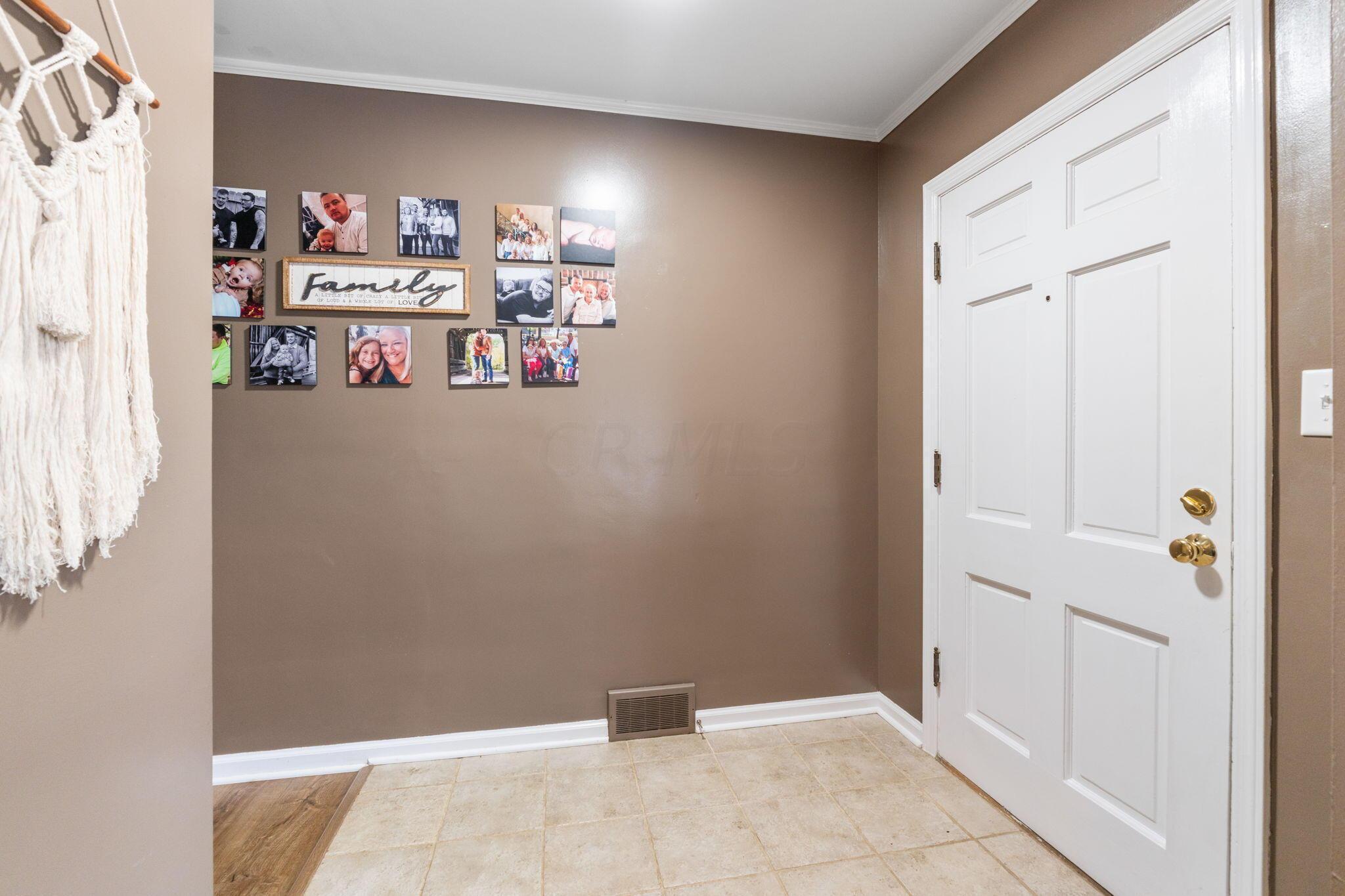 835 Dartmouth Road Circleville, OH 43113 - Photo 16 of 59 835 Dartmouth Drive (Interior)-1