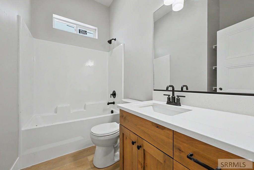 424 Willowbend Rigby, ID 83442 - Photo 11 of 16 Bathroom 2