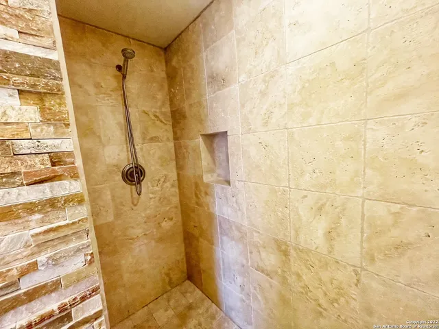 $1,750 | 1889 Windmere, Canyon Lake, TX 78133